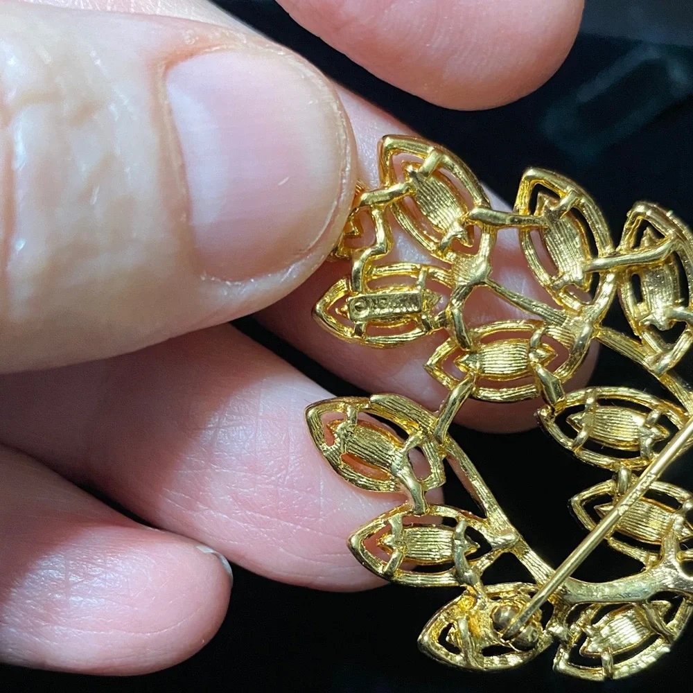 Elegant vintage Napier Gold Leaf Brooch pin